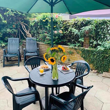 Spacious House, Free Parking & Patio Garden Farnham  Ngoại thất bức ảnh