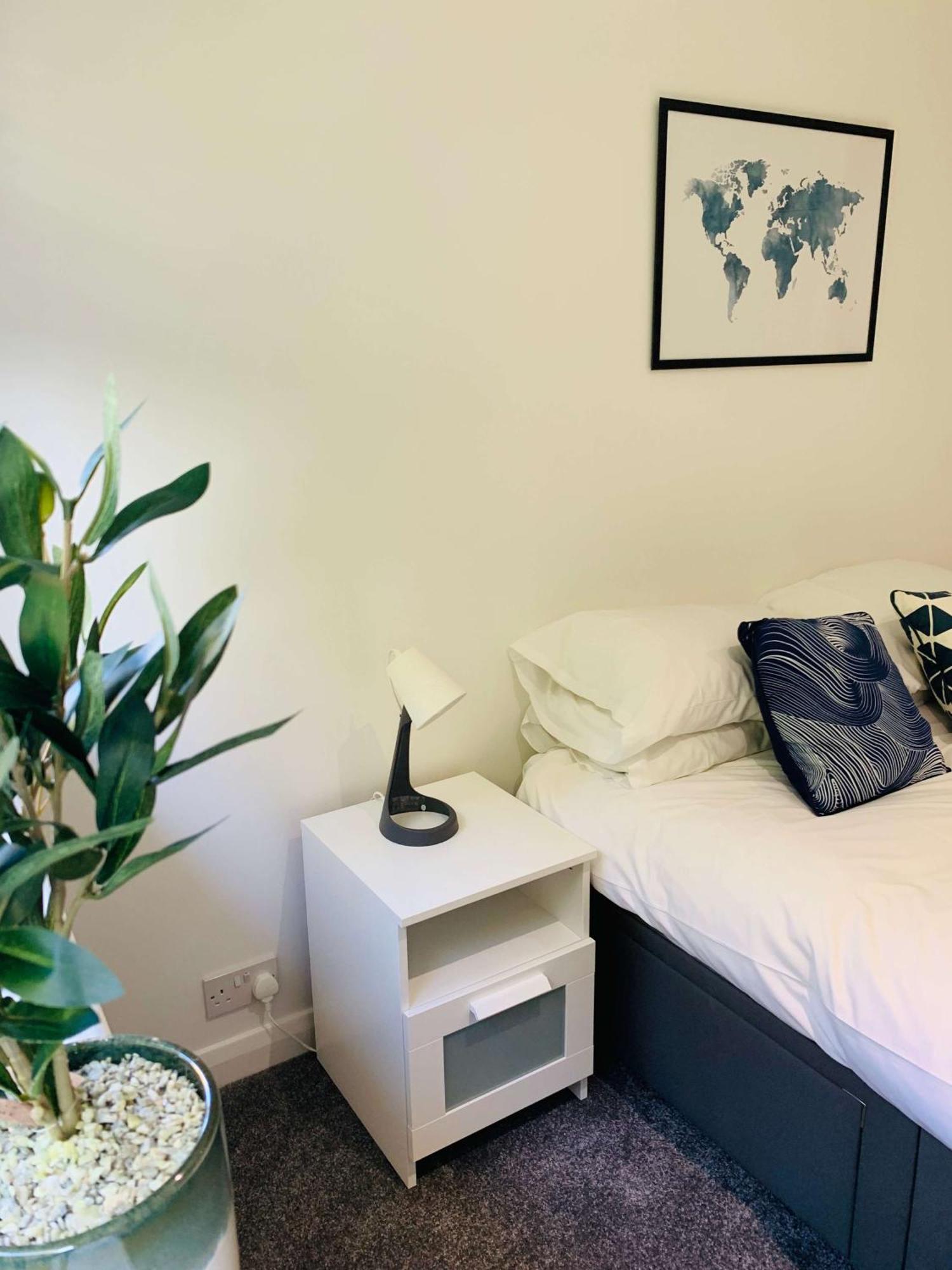 Spacious House, Free Parking & Patio Garden Farnham  Ngoại thất bức ảnh