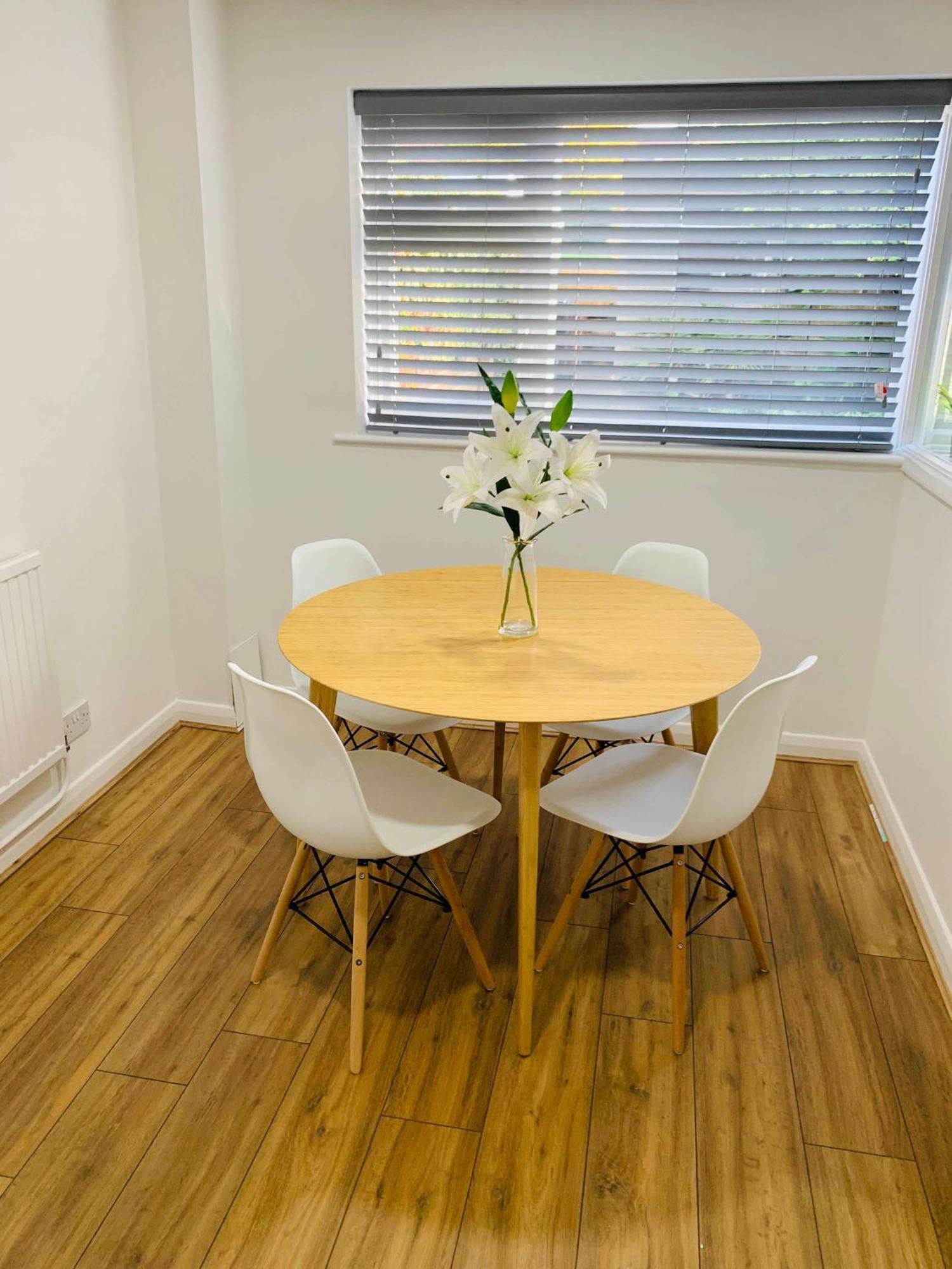 Spacious House, Free Parking & Patio Garden Farnham  Ngoại thất bức ảnh