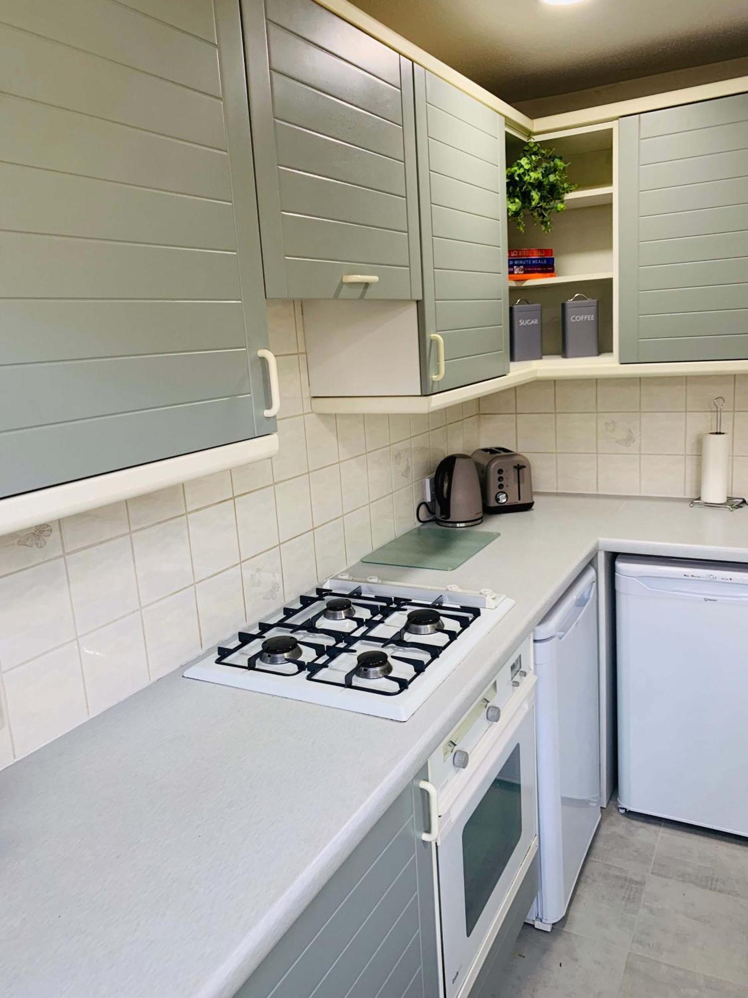 Spacious House, Free Parking & Patio Garden Farnham  Ngoại thất bức ảnh