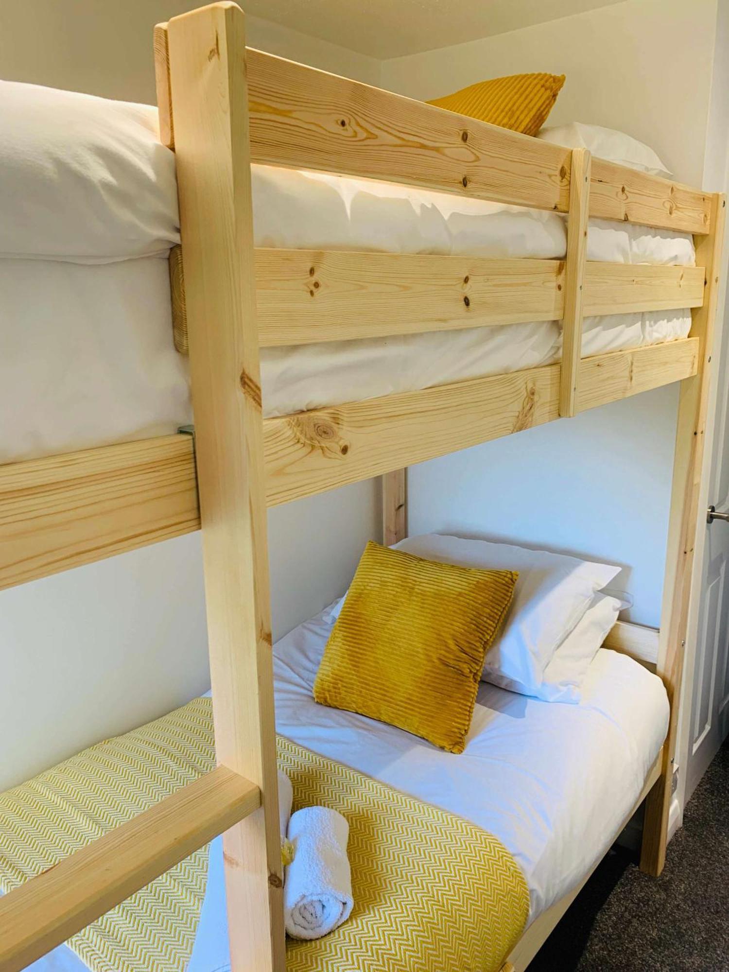 Spacious House, Free Parking & Patio Garden Farnham  Ngoại thất bức ảnh